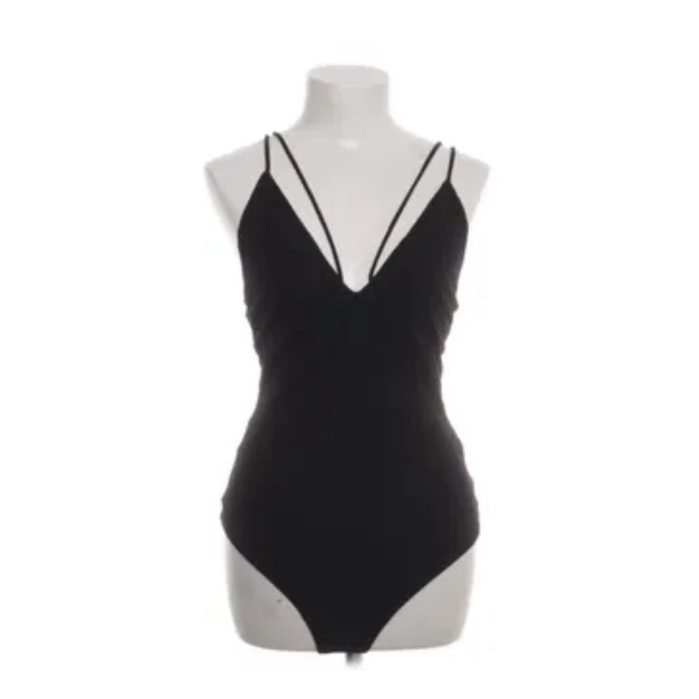 Black backless / strapy bodysuit 🖤